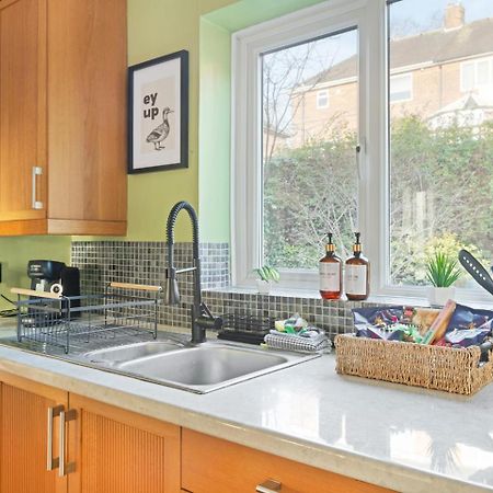 3 Bedroom House - Well Presented - Spacious - Flexible Check In - Free Parking Nottingham Exterior photo